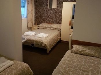 The Avari Hotel 2*