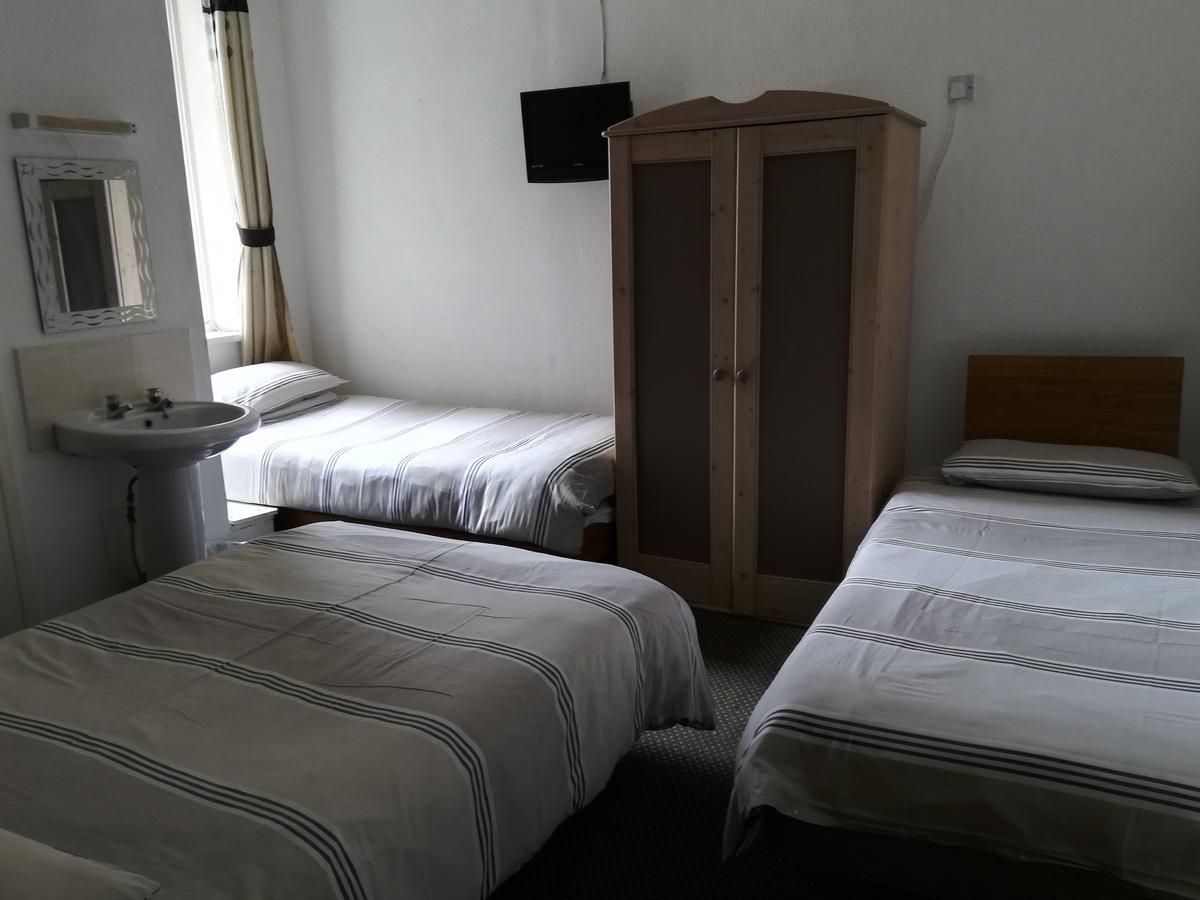 The Avari Hotel 2*